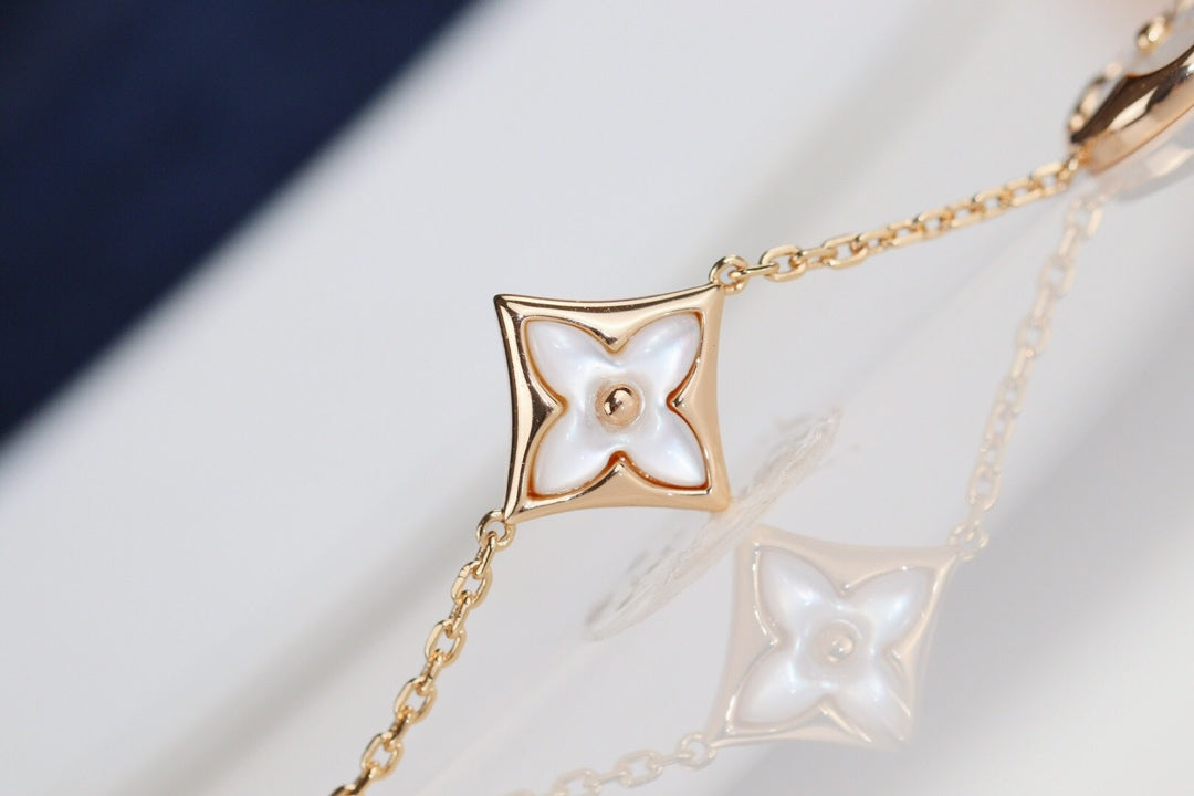 ¡®Aura Jewels¡¯LEAF CLOVER BRACELET