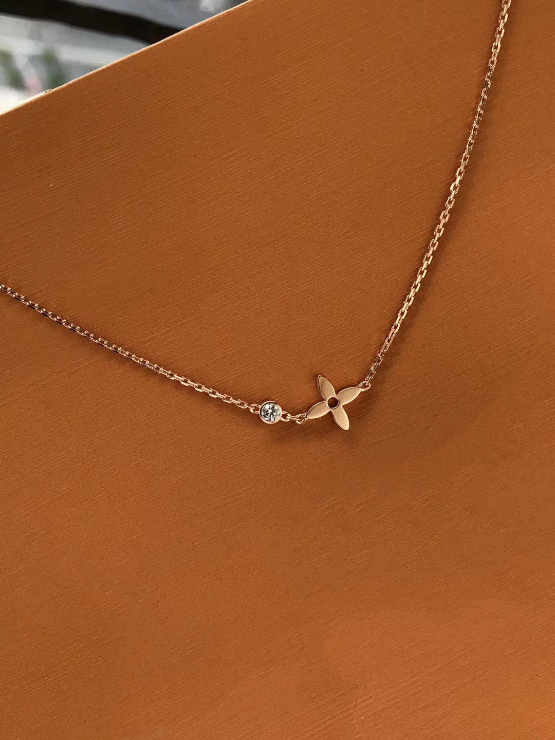 ¡®Aura Jewels¡¯BLOSSOM PENDANT PINK GOLD AND DIAMOND
