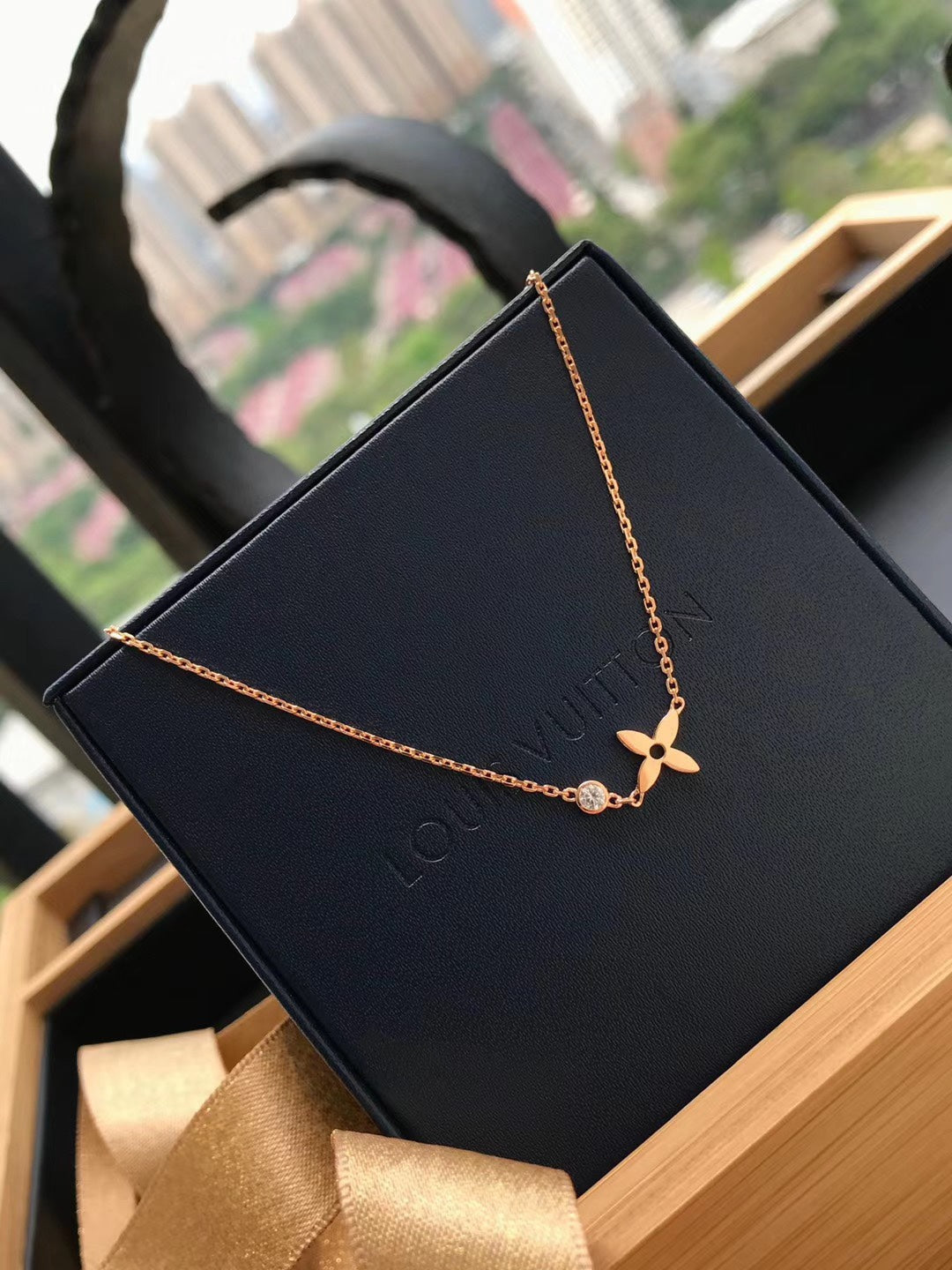 ¡®Aura Jewels¡¯BLOSSOM PENDANT PINK GOLD AND DIAMOND
