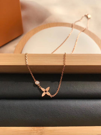 ¡®Aura Jewels¡¯BLOSSOM PENDANT PINK GOLD AND DIAMOND