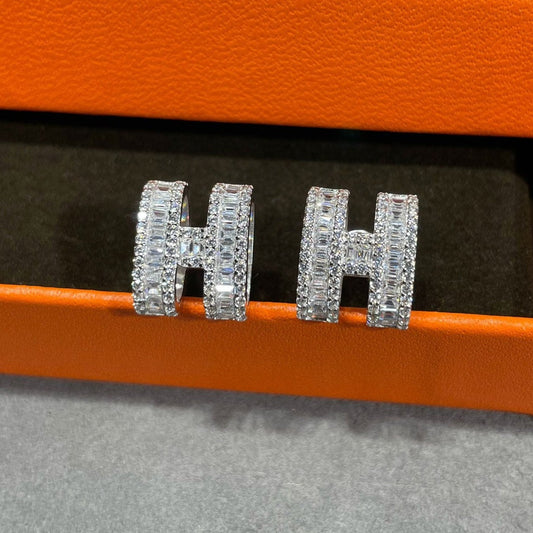 ¡®Aura Jewels¡¯H STUD EARRINGS WITH SILVER DIAMONDS