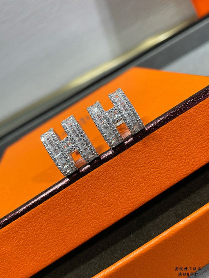 ¡®Aura Jewels¡¯H STUD EARRINGS WITH SILVER DIAMONDS