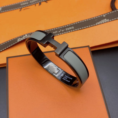 ¡®Aura Jewels¡¯CLIC HM SO BLACK GREY BRACELET