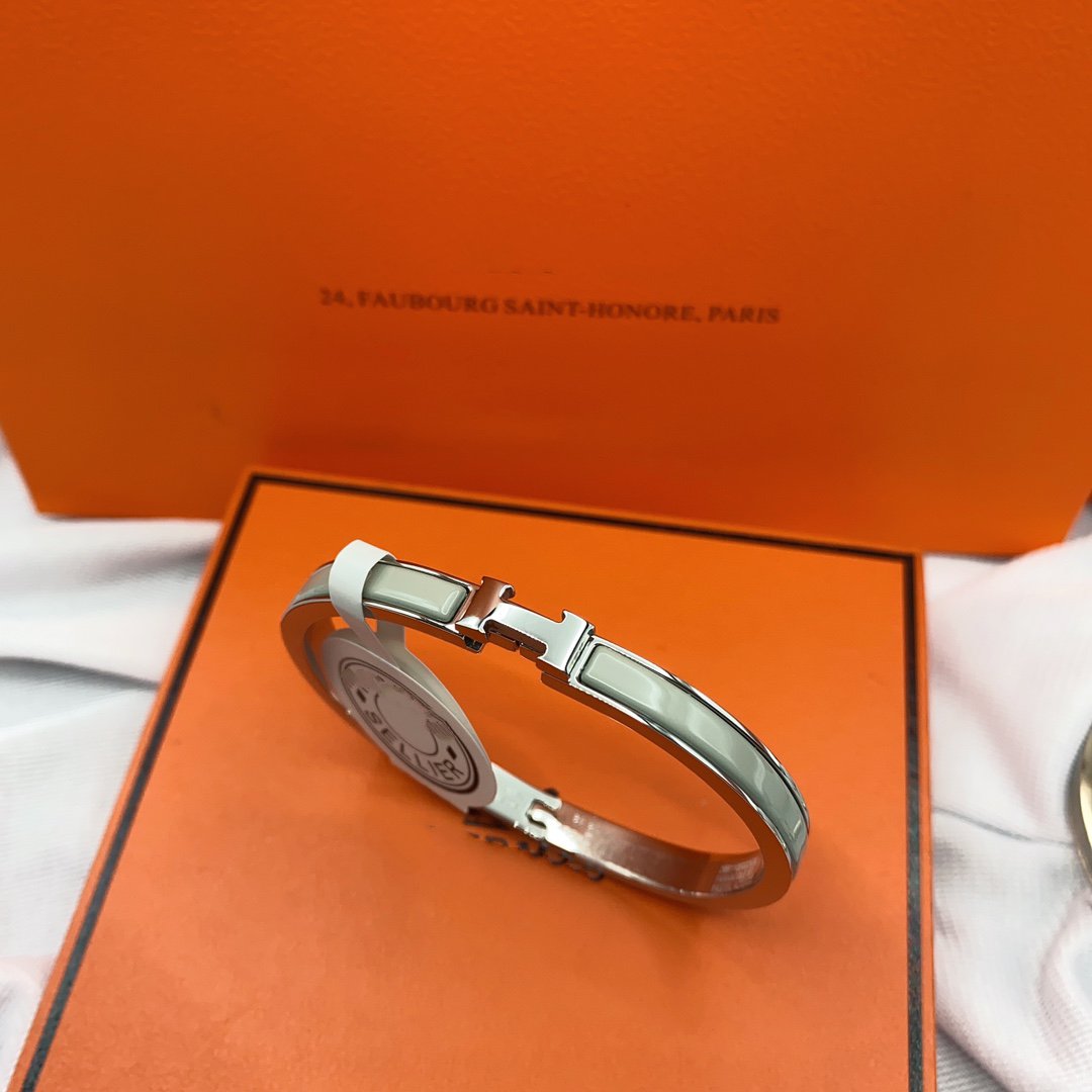 ¡®Aura Jewels¡¯CLASSIC HM CLIC GREEN 8MM ENAMEL BRACELET