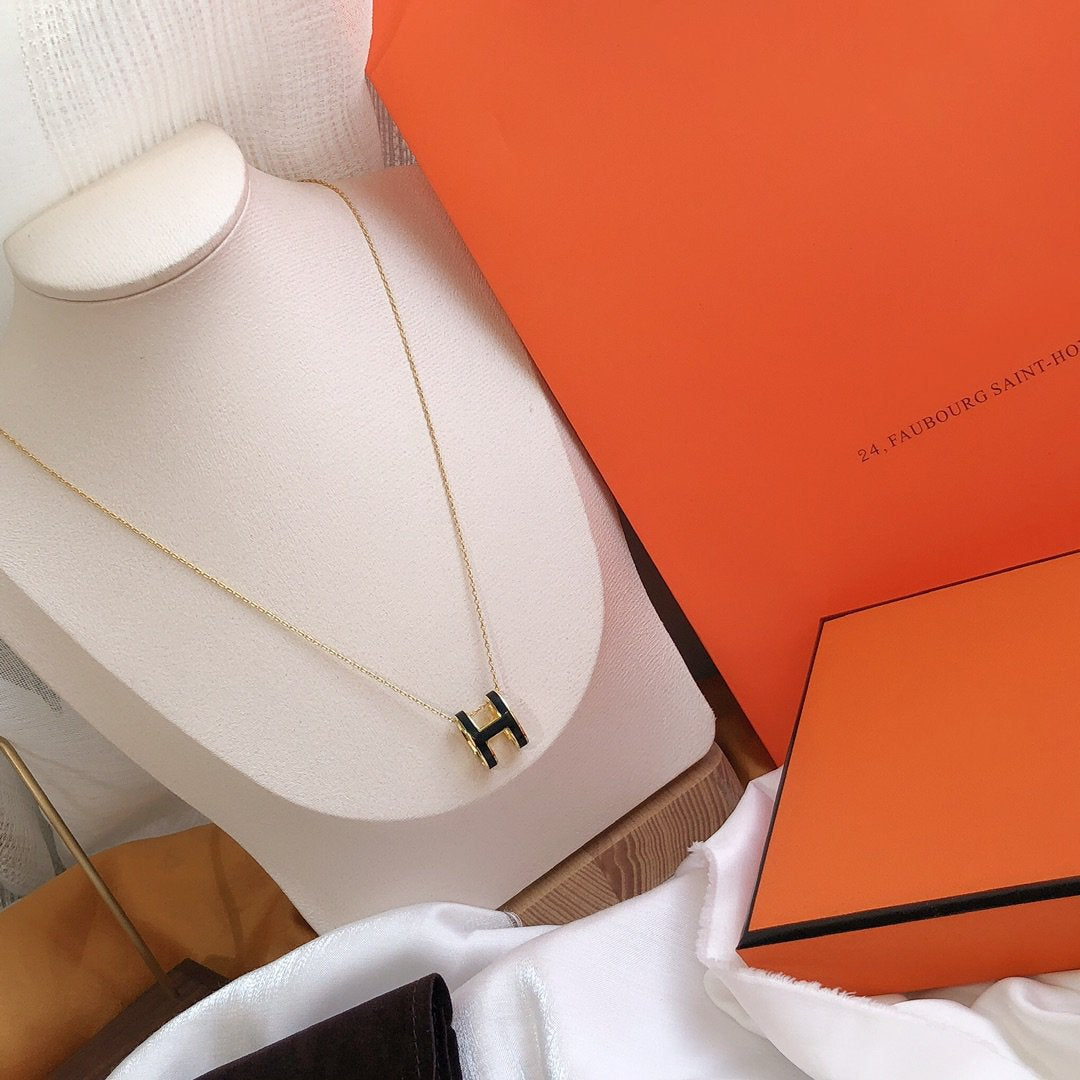 ¡®Aura Jewels¡¯HM CLIC BLACK ENAMEL GOLD NECKLACE