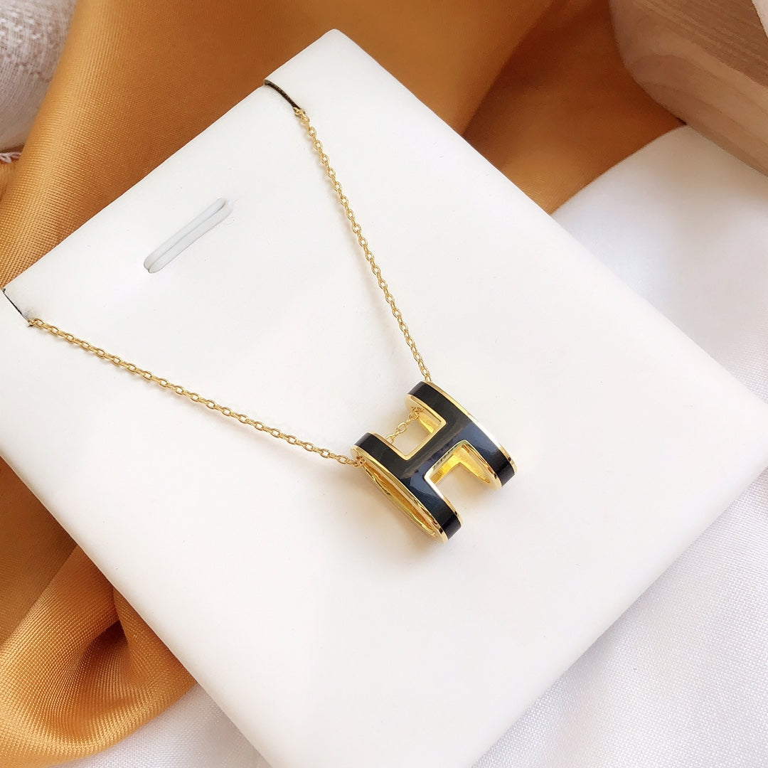 ¡®Aura Jewels¡¯HM CLIC BLACK ENAMEL GOLD NECKLACE