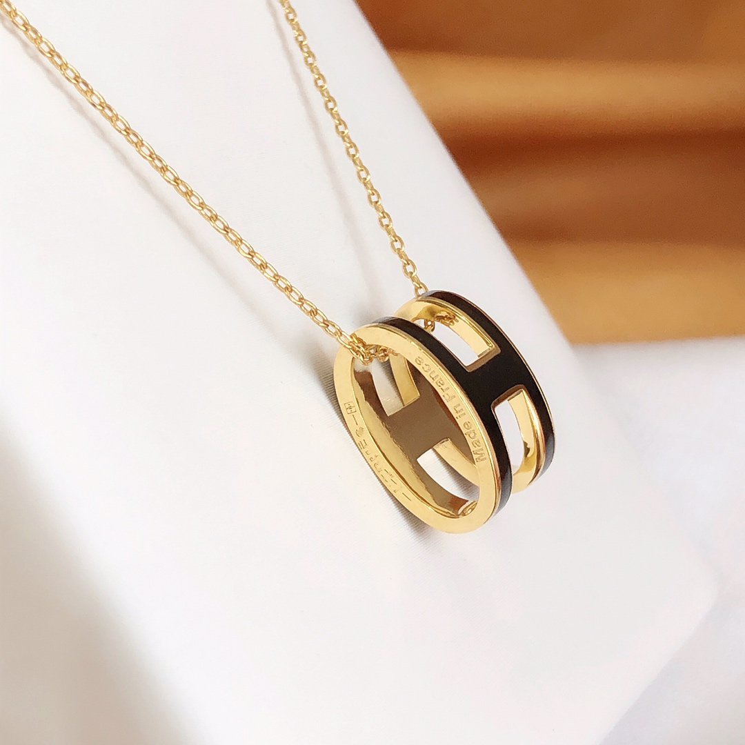 ¡®Aura Jewels¡¯HM CLIC BLACK ENAMEL GOLD NECKLACE