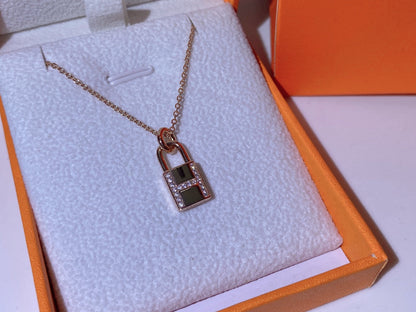¡®Aura Jewels¡¯HM ADVANCED NICHE LOCK HEAD NECKLACE DIAMONDS
