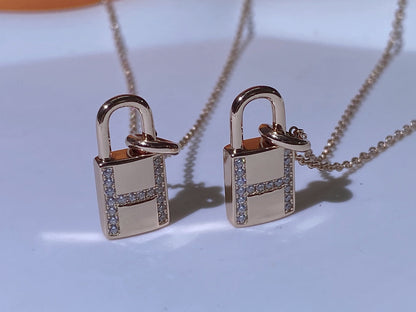 ¡®Aura Jewels¡¯HM ADVANCED NICHE LOCK HEAD NECKLACE DIAMONDS