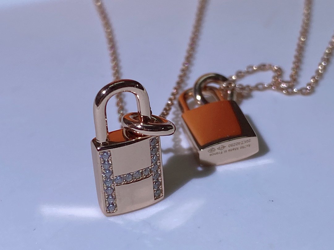¡®Aura Jewels¡¯HM ADVANCED NICHE LOCK HEAD NECKLACE DIAMONDS