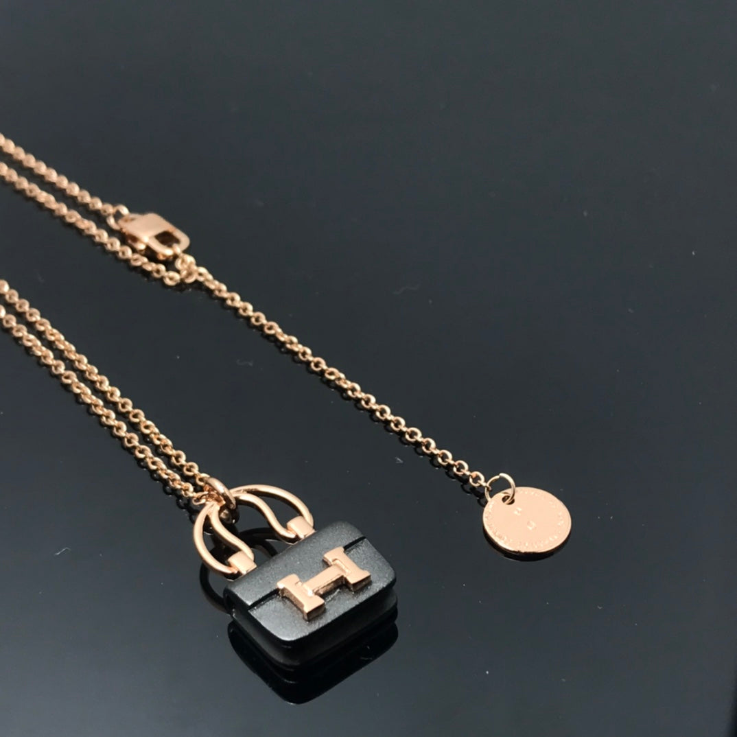 ¡®Aura Jewels¡¯WOMEN'S HM AMULETTES CONSTANCE PENDANT NECKLACE
