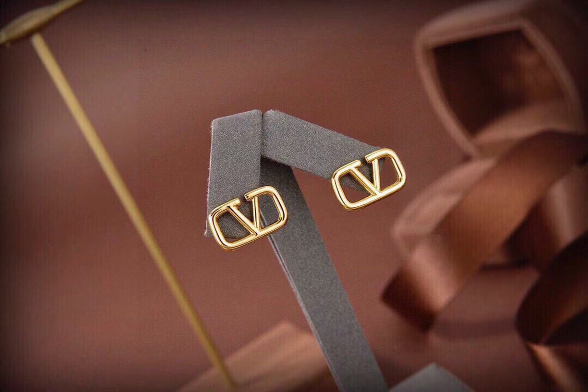 [Aura Jewels]Gold V-shaped stud earrings