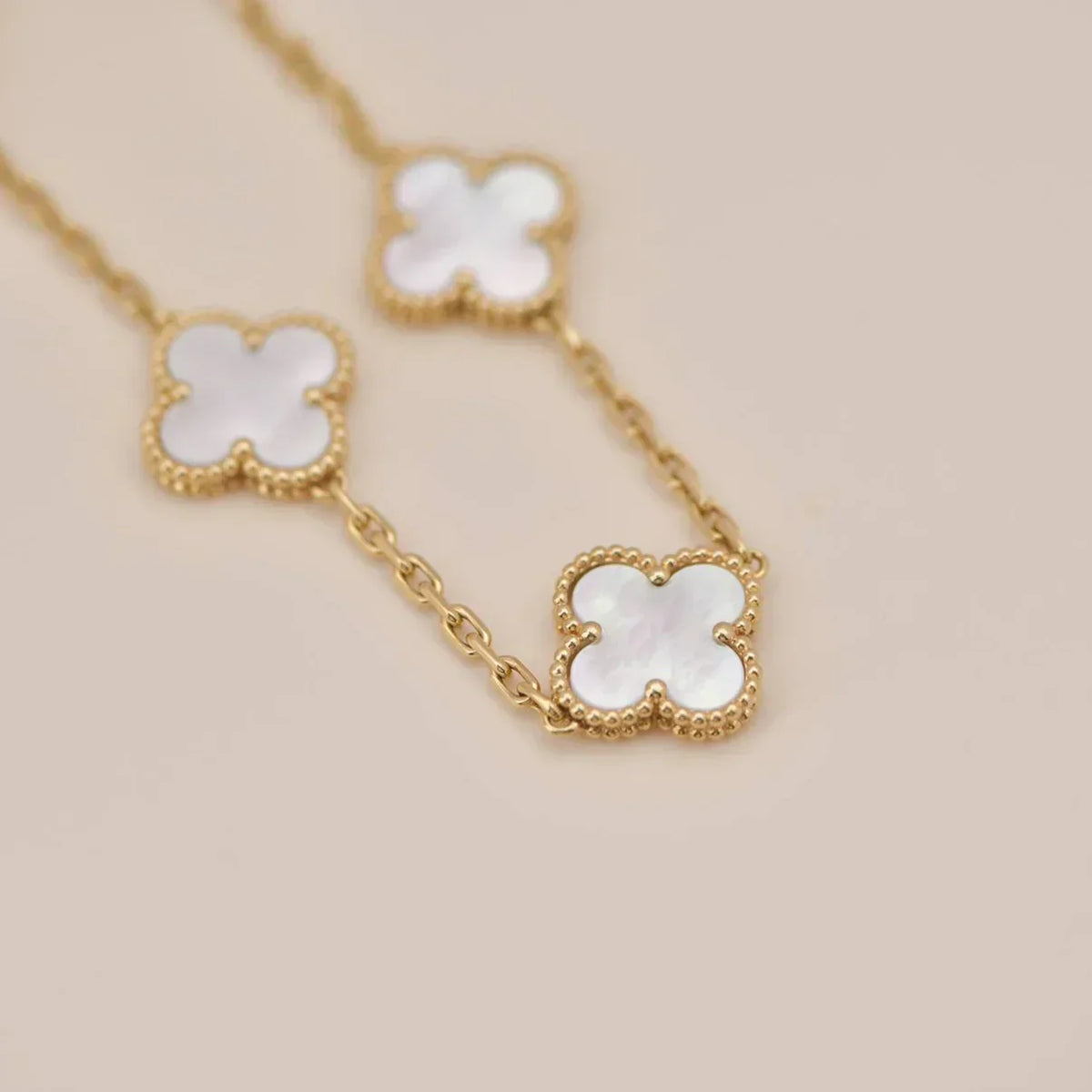 [Aura Jewels]New CLOVER WHITE PEARL MOP 5 MOTIF BRACELET COLLECTION