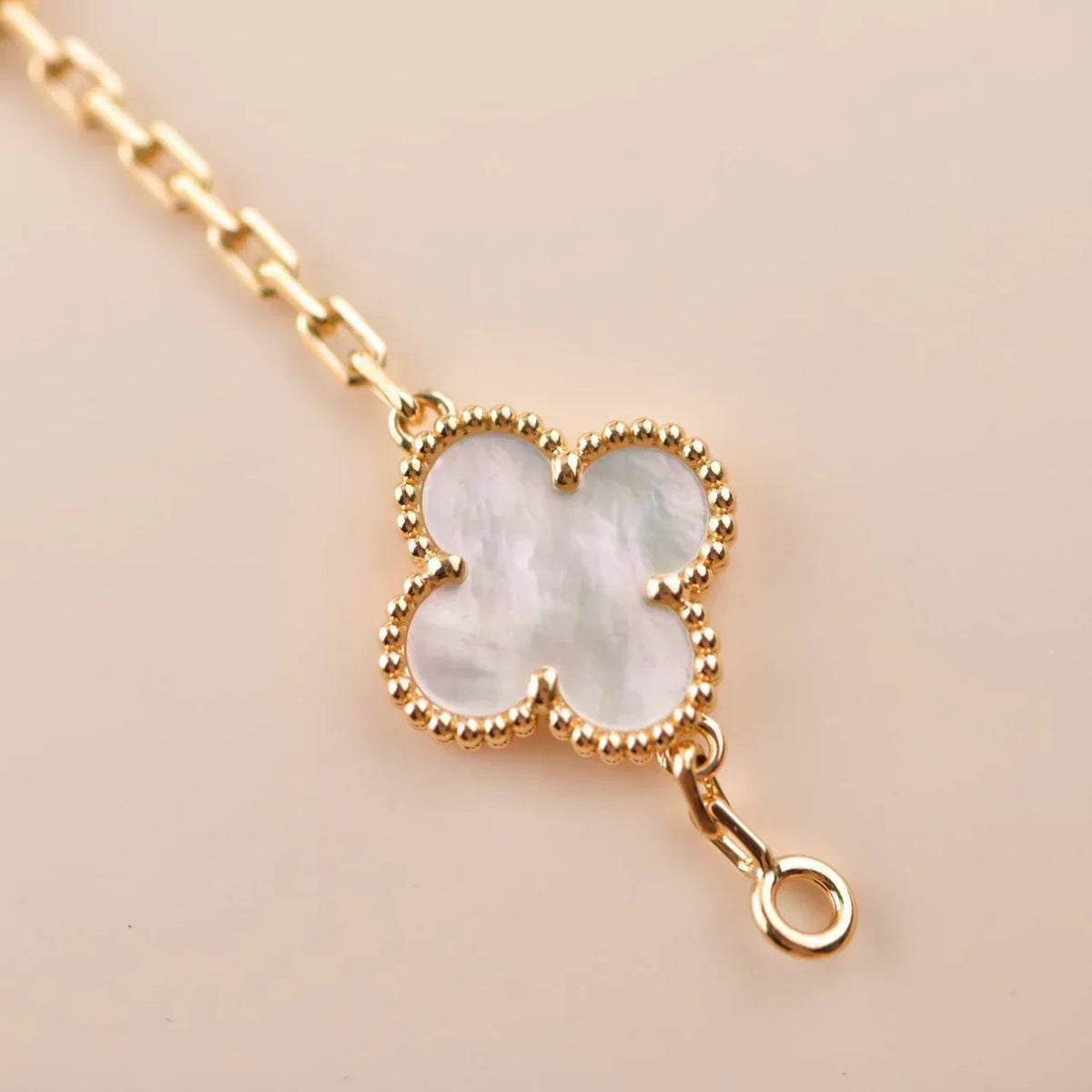 [Aura Jewels]New CLOVER WHITE PEARL MOP 5 MOTIF BRACELET COLLECTION