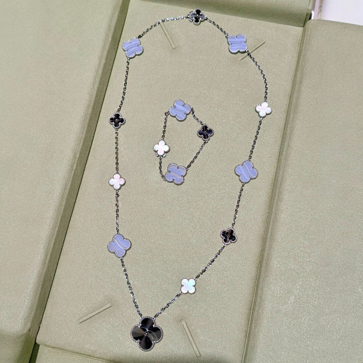 [Aura Jewels]DETACHABLE CLOVER 15(11+4) FLOWER SILVER NECKLACE SET