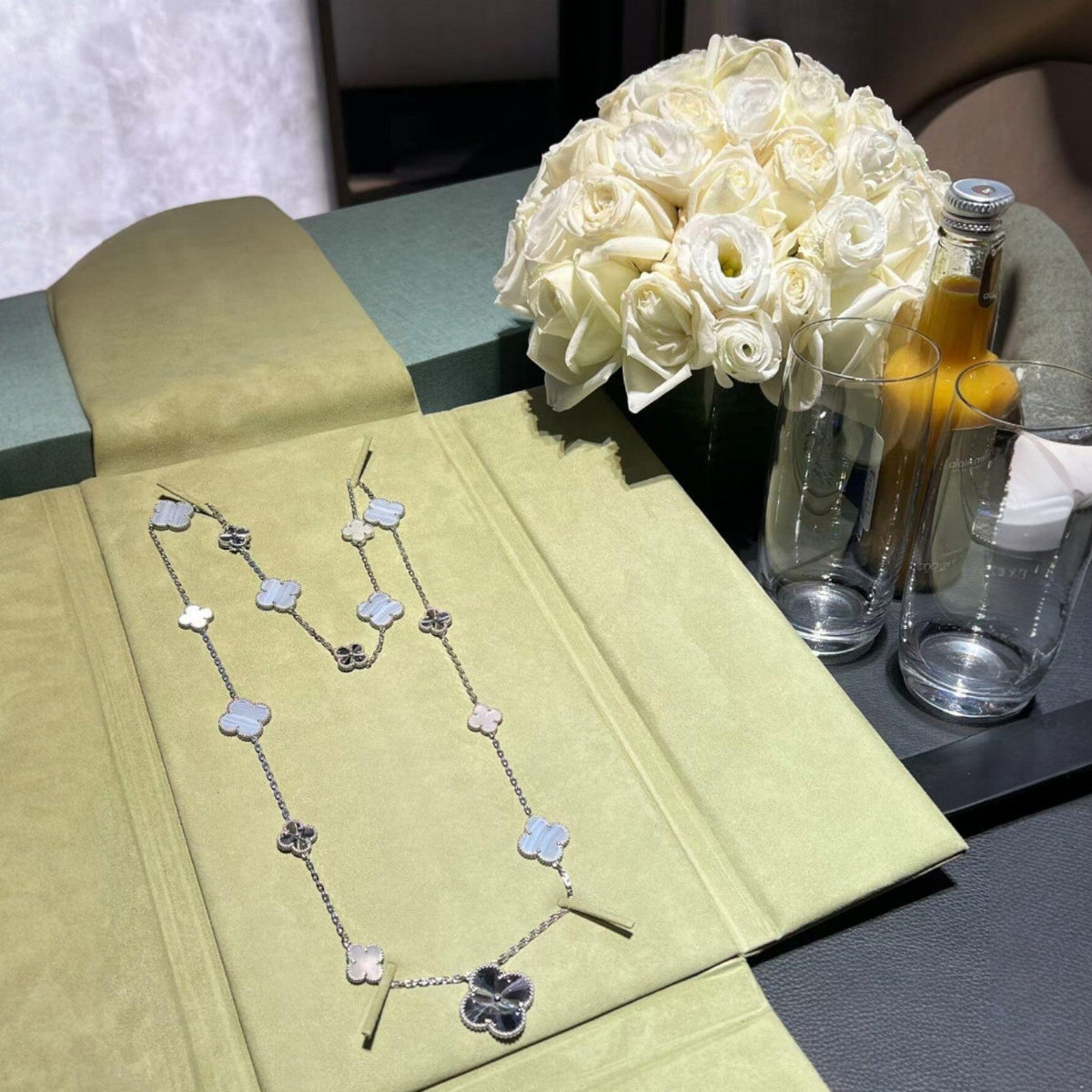 [Aura Jewels]DETACHABLE CLOVER 15(11+4) FLOWER SILVER NECKLACE SET
