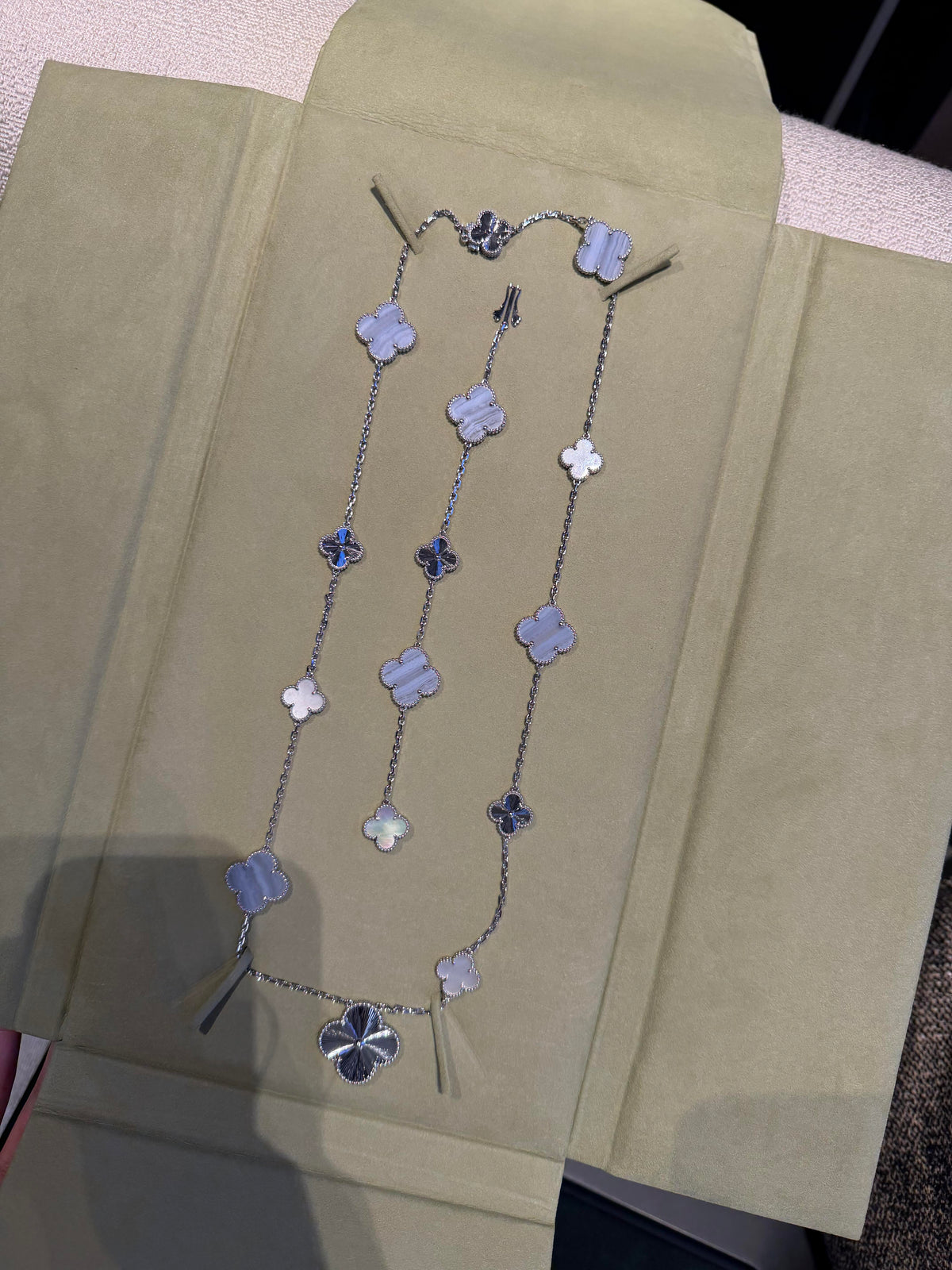 [¡®Aura Jewels¡¯] 25 NEW CLOVER 15 MOTIFS PURPLE CHALCEDONY