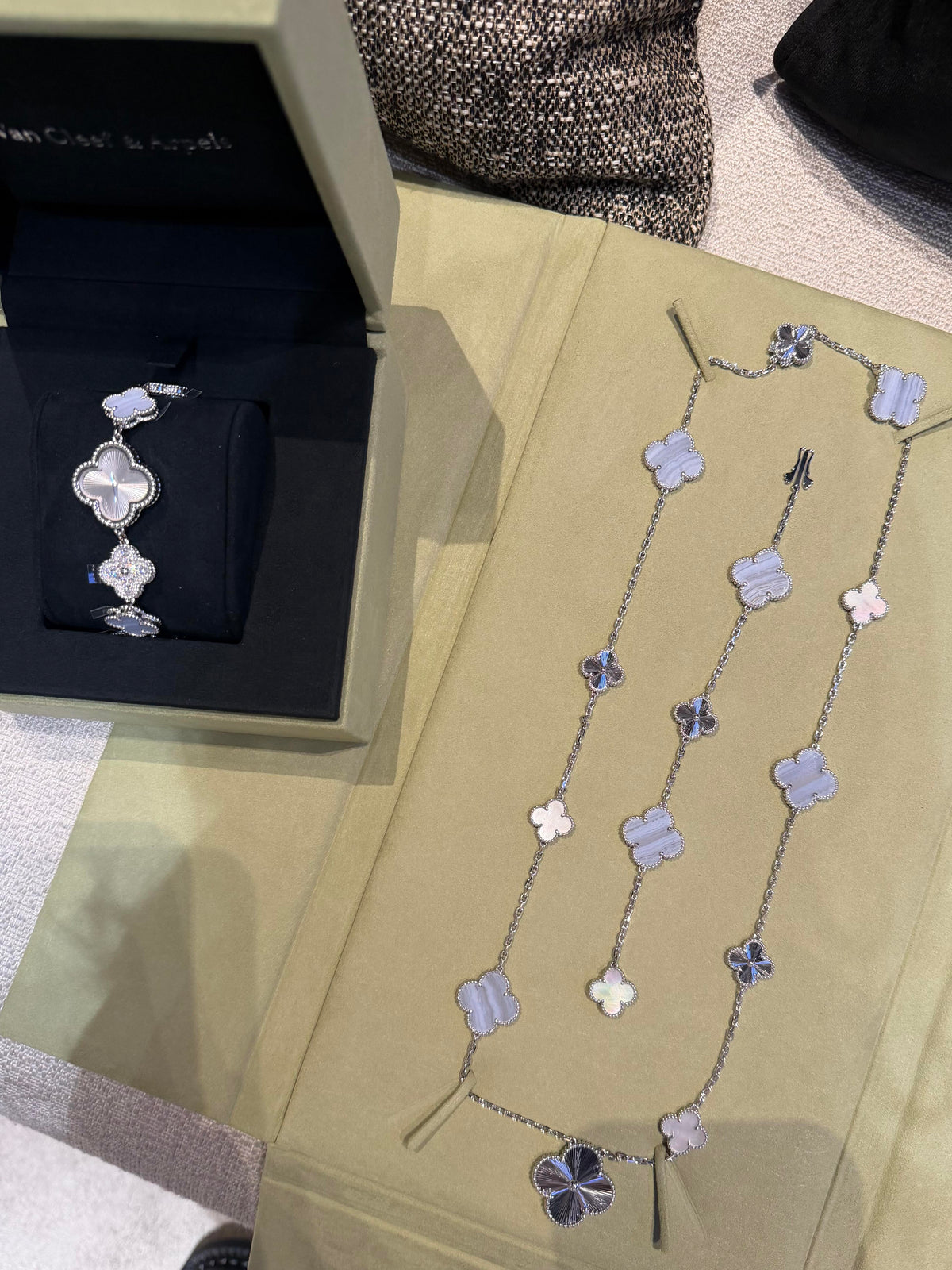 [¡®Aura Jewels¡¯] 25 NEW CLOVER 15 MOTIFS PURPLE CHALCEDONY