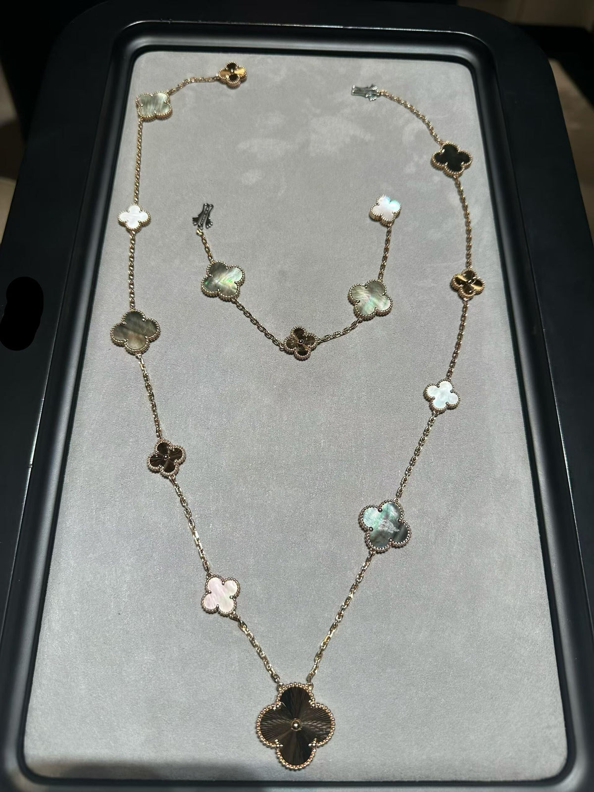 [¡®Aura Jewels¡¯] 25 NEW CLOVER 15 MOTIFS GRAY MOTHER-OF-PEARL