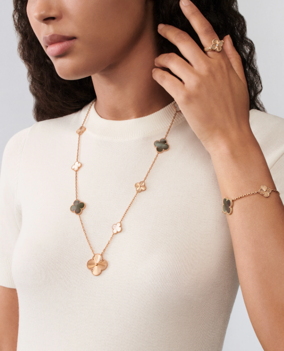[¡®Aura Jewels¡¯] 25 NEW CLOVER 15 MOTIFS GRAY MOTHER-OF-PEARL