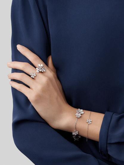 ¡®Aura Jewels¡¯FRIVOLE SILVER FLOWER DIAMOND BRACELET