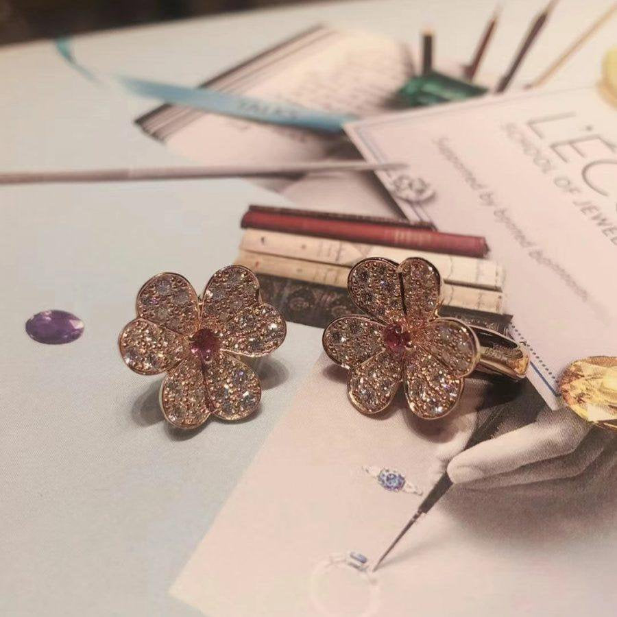 ¡®Aura Jewels¡¯FRIVOLE PINK GOLD FLOWER DIAMOND EARRINGS