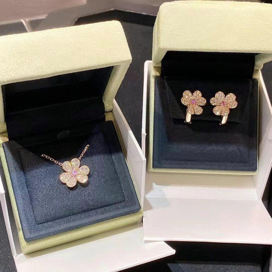 ¡®Aura Jewels¡¯FRIVOLE PINK GOLD FLOWER DIAMOND EARRINGS