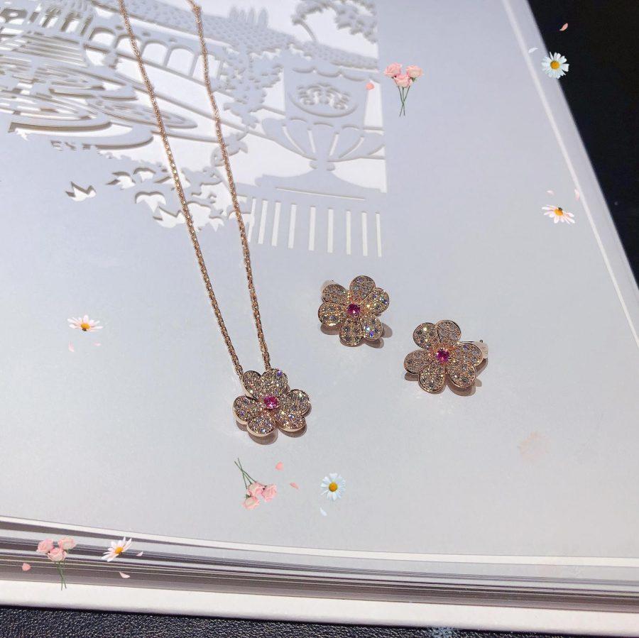 ¡®Aura Jewels¡¯FRIVOLE ROSE GOLD FLOWER DIAMOND NECKLACE