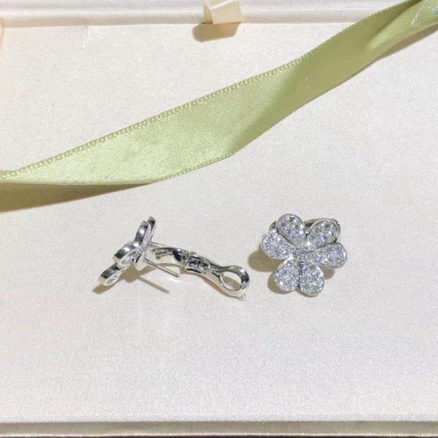 ¡®Aura Jewels¡¯FRIVOLE SILVER FLOWER DIAMOND EARRINGS