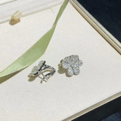 ¡®Aura Jewels¡¯FRIVOLE SILVER FLOWER DIAMOND EARRINGS