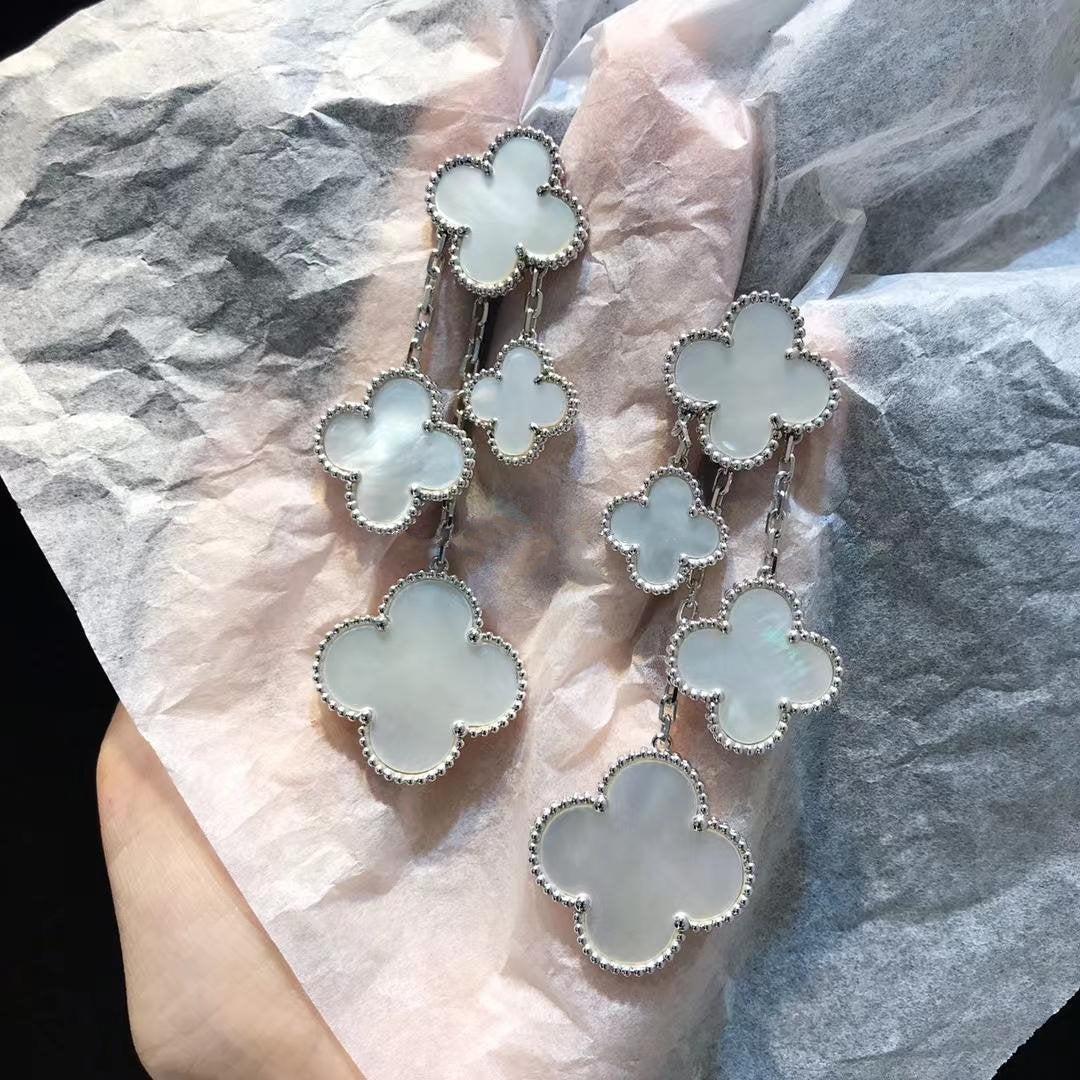 ¡®Aura Jewels¡¯CLOVER EARRINGS WHITE MOP 4 MOTIFS SILVER