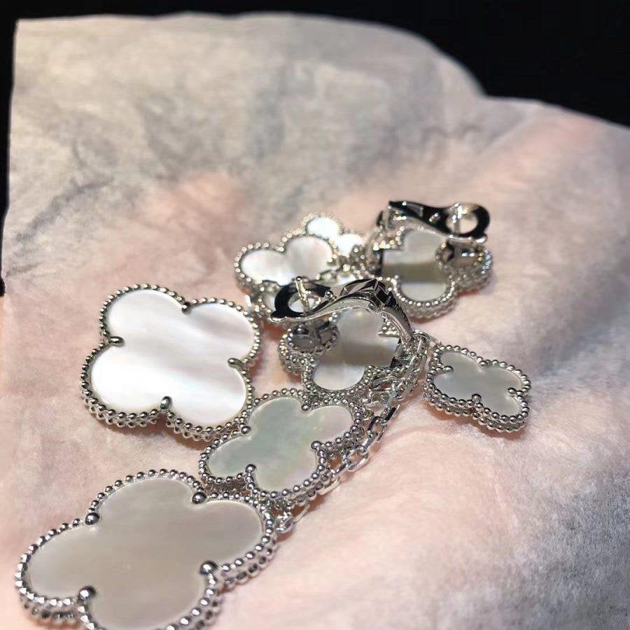 ¡®Aura Jewels¡¯CLOVER EARRINGS WHITE MOP 4 MOTIFS SILVER