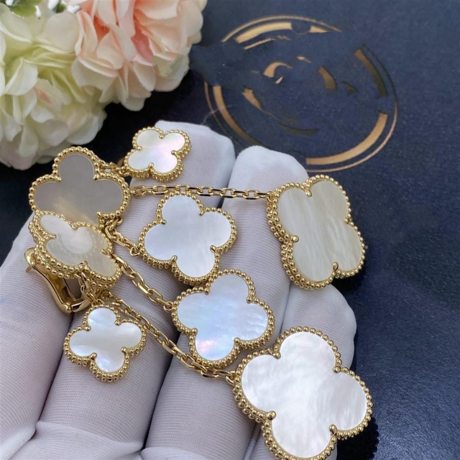 ¡®Aura Jewels¡¯CLOVER EARRINGS WHITE MOP 4 MOTIFS GOLD