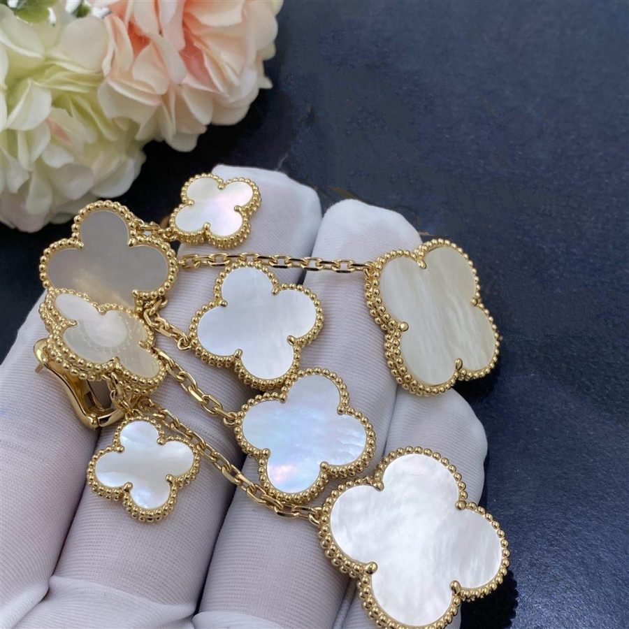 ¡®Aura Jewels¡¯CLOVER EARRINGS WHITE MOP 4 MOTIFS GOLD