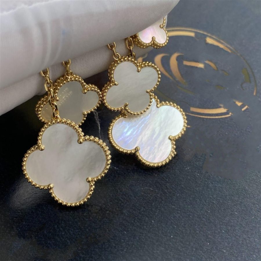 ¡®Aura Jewels¡¯CLOVER EARRINGS WHITE MOP 4 MOTIFS GOLD