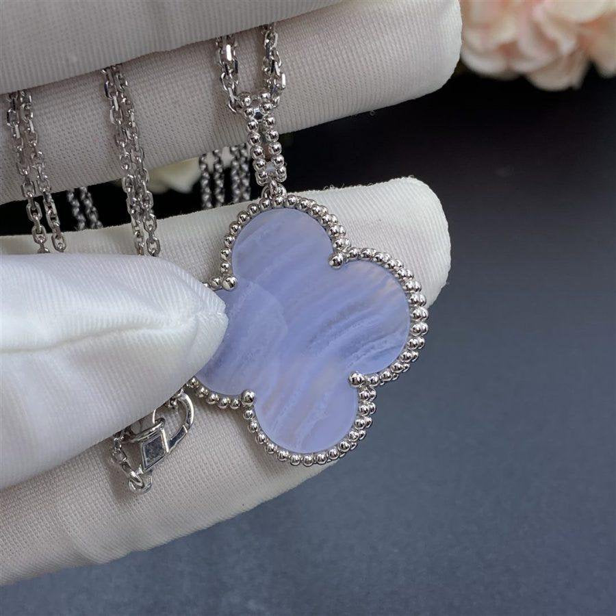 ¡®Aura Jewels¡¯CLOVER SILVER CHALCEDONY BIG CLOVER NECKLACE