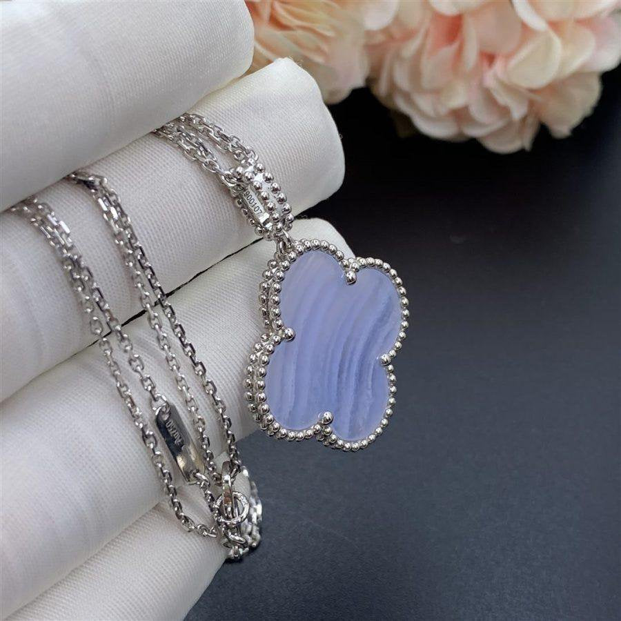 ¡®Aura Jewels¡¯CLOVER SILVER CHALCEDONY BIG CLOVER NECKLACE