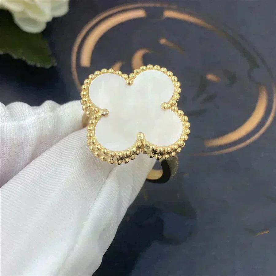 ¡®Aura Jewels¡¯CLOVER WHITE MOP RING