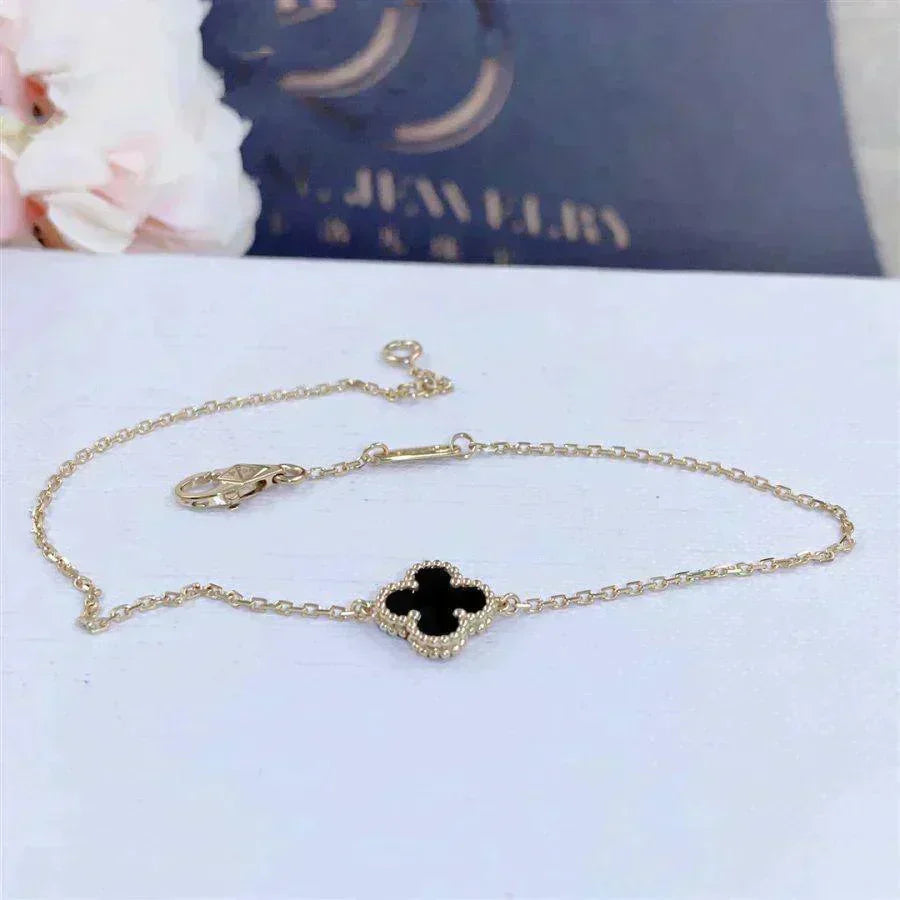 ¡®Aura Jewels¡¯CLOVER ONYX SINGLE FLOWER BRACELET