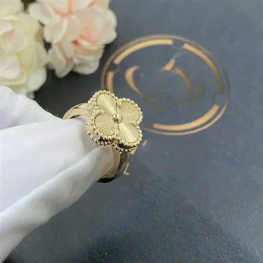 ¡®Aura Jewels¡¯CLOVER GOLD RING