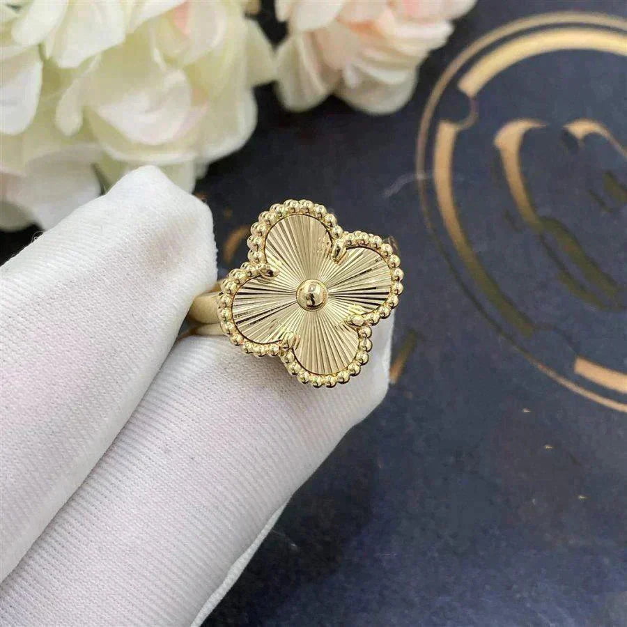 ¡®Aura Jewels¡¯CLOVER GOLD RING