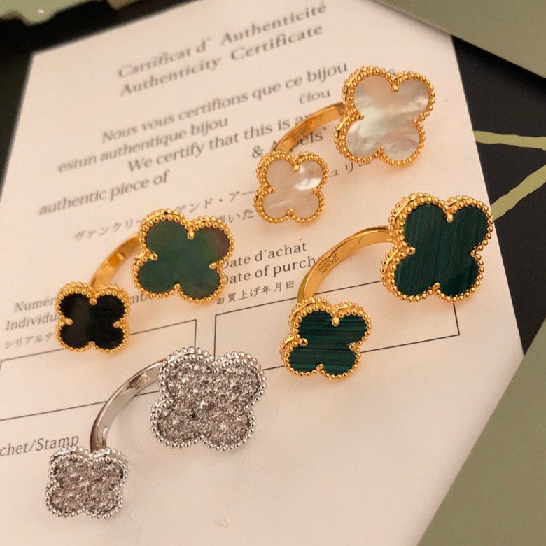¡®Aura Jewels¡¯CLOVER BETWEEN THE FINGER RING