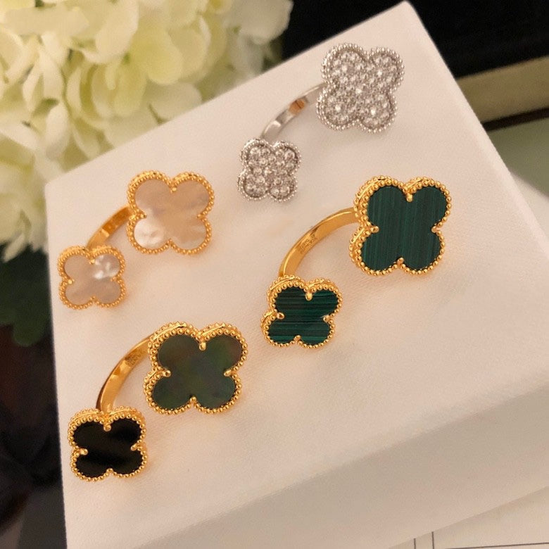 ¡®Aura Jewels¡¯CLOVER BETWEEN THE FINGER RING