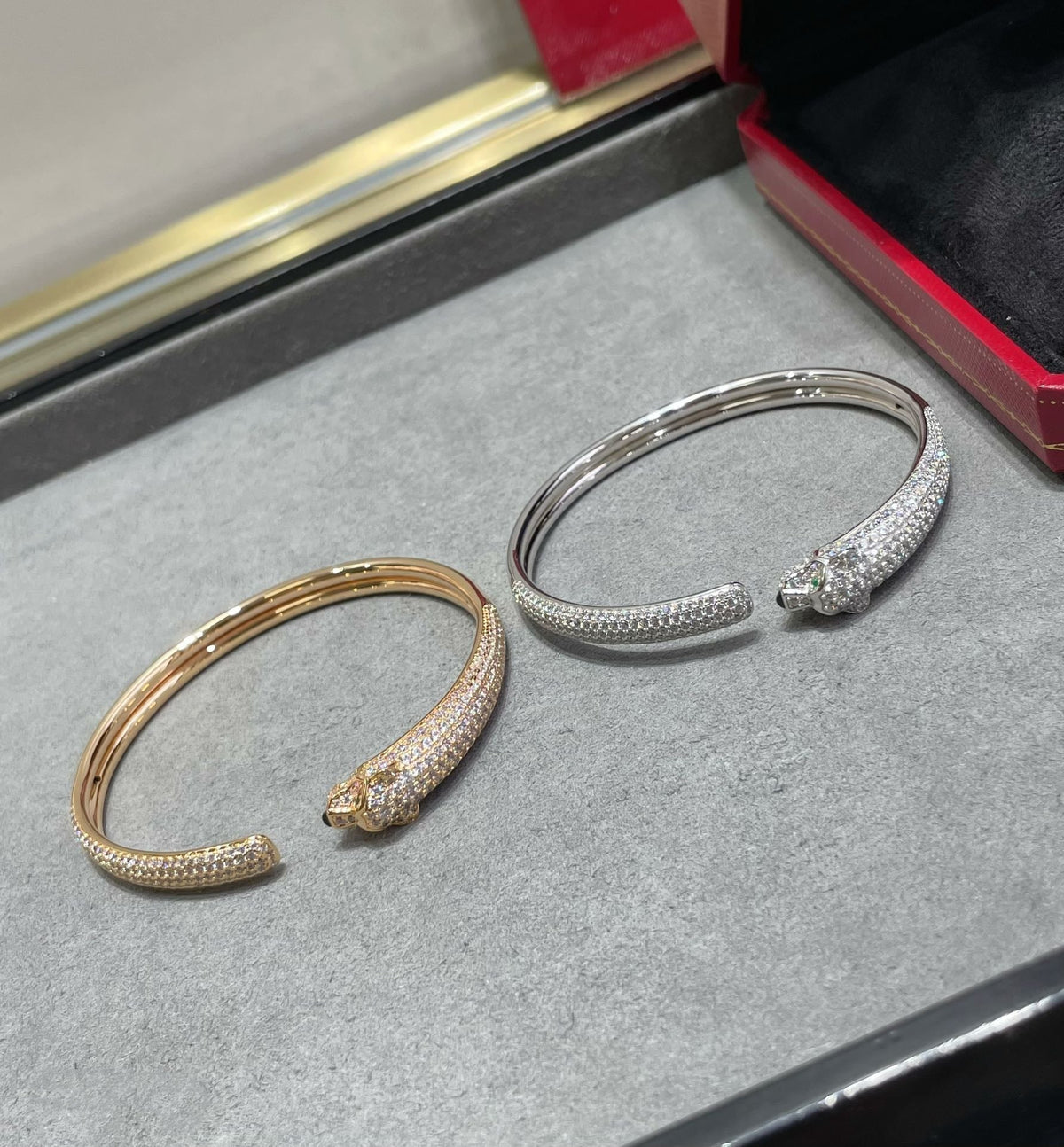 ¡®Aura Jewels¡¯PANTHERE FULL DIAMOND OPEN BRACELET