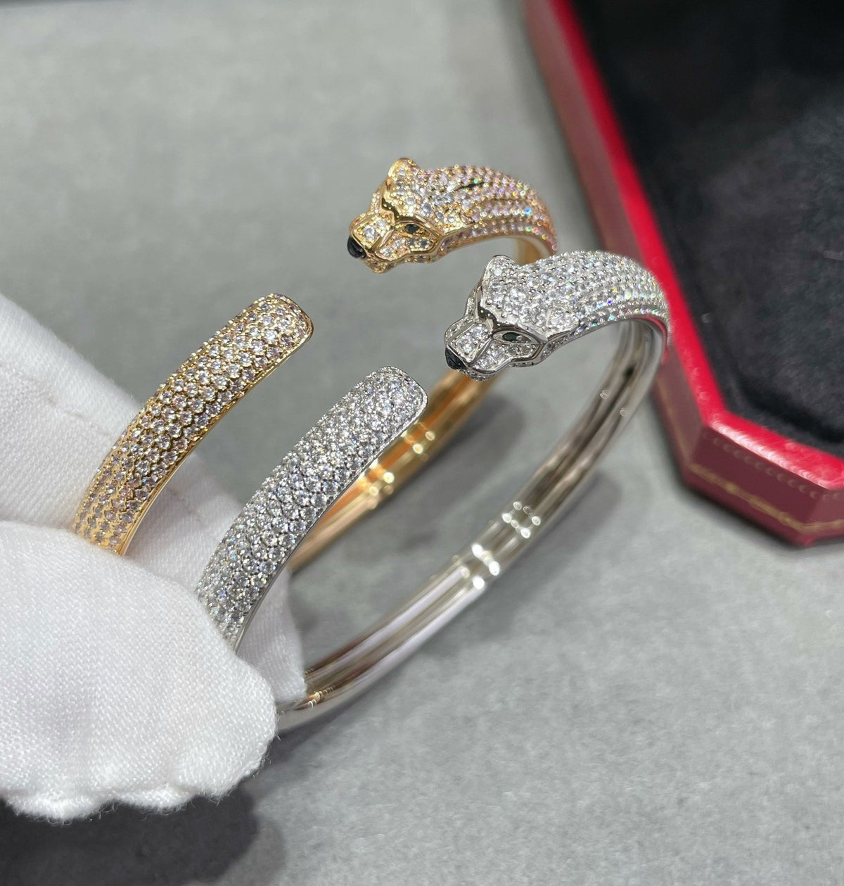 ¡®Aura Jewels¡¯PANTHERE FULL DIAMOND OPEN BRACELET