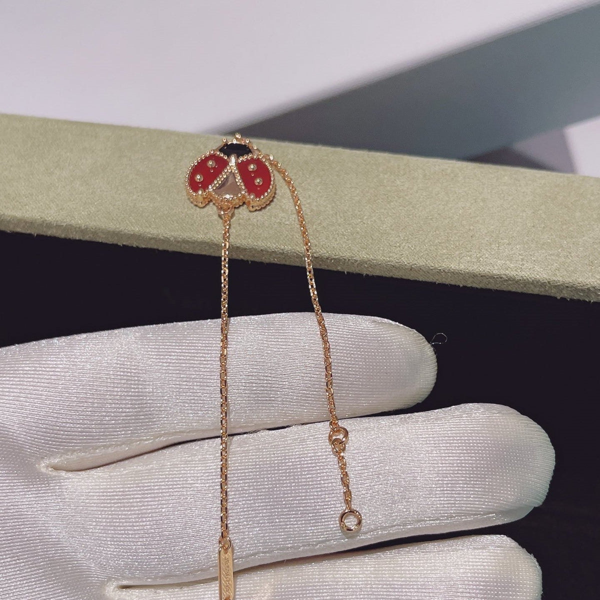 ¡®Aura Jewels¡¯LUCKY SPRING 1 MOTIF PINK GOLD BRACELET