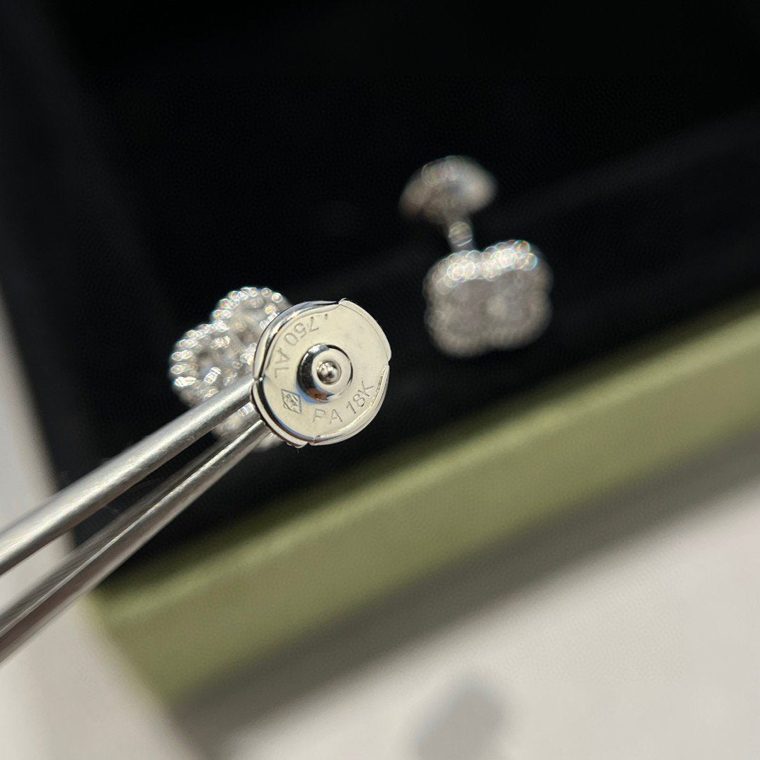 ¡®Aura Jewels¡¯CLOVER MINI DIAMOND STUD EARRINGS