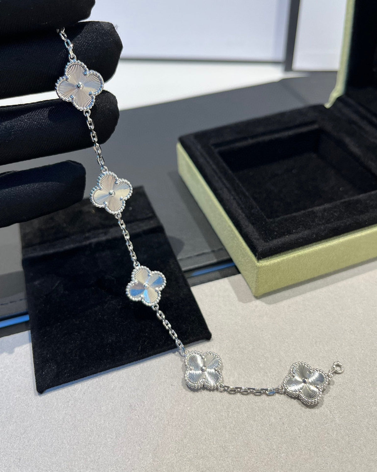 [Aura Jewels]New  CLOVER 5 MOTIF LASER BRACELET COLLECTION