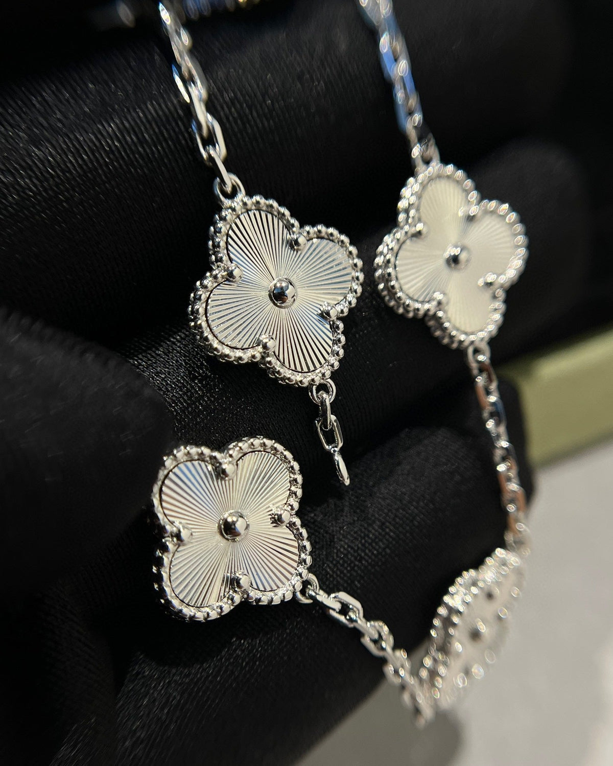 [Aura Jewels]New  CLOVER 5 MOTIF LASER BRACELET COLLECTION