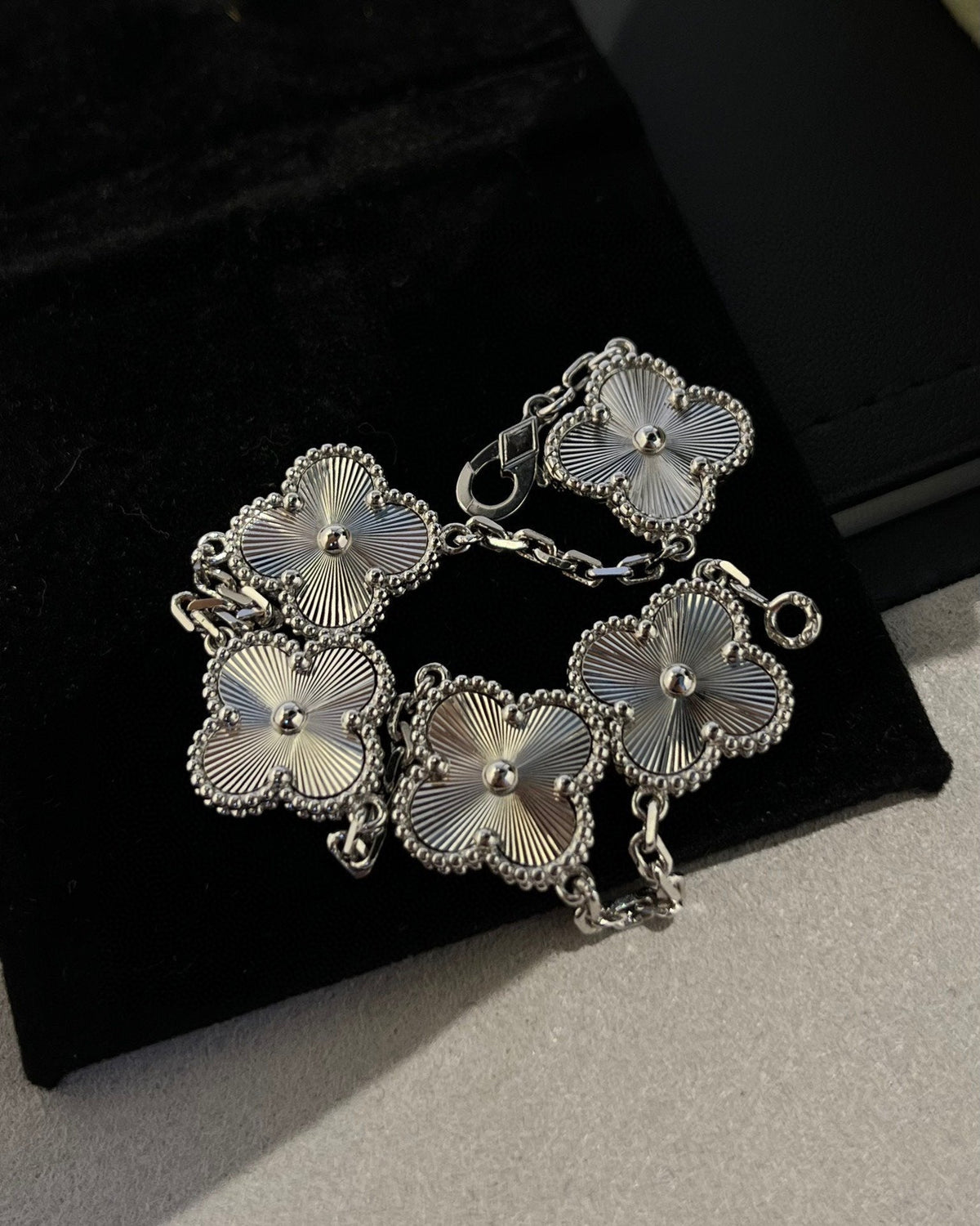 [Aura Jewels]New  CLOVER 5 MOTIF LASER BRACELET COLLECTION